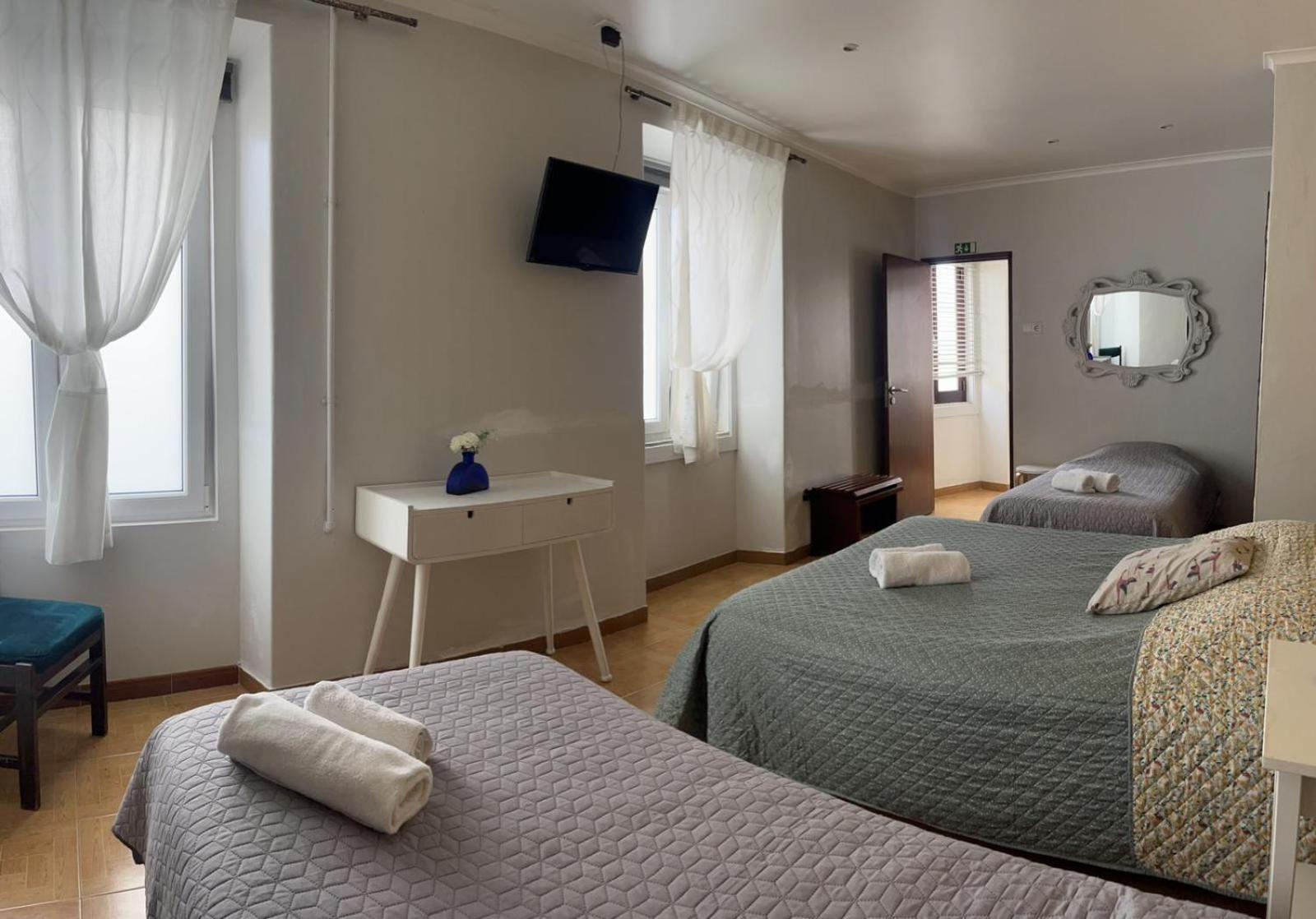 Hotel Residencia Aviz Peniche Esterno foto