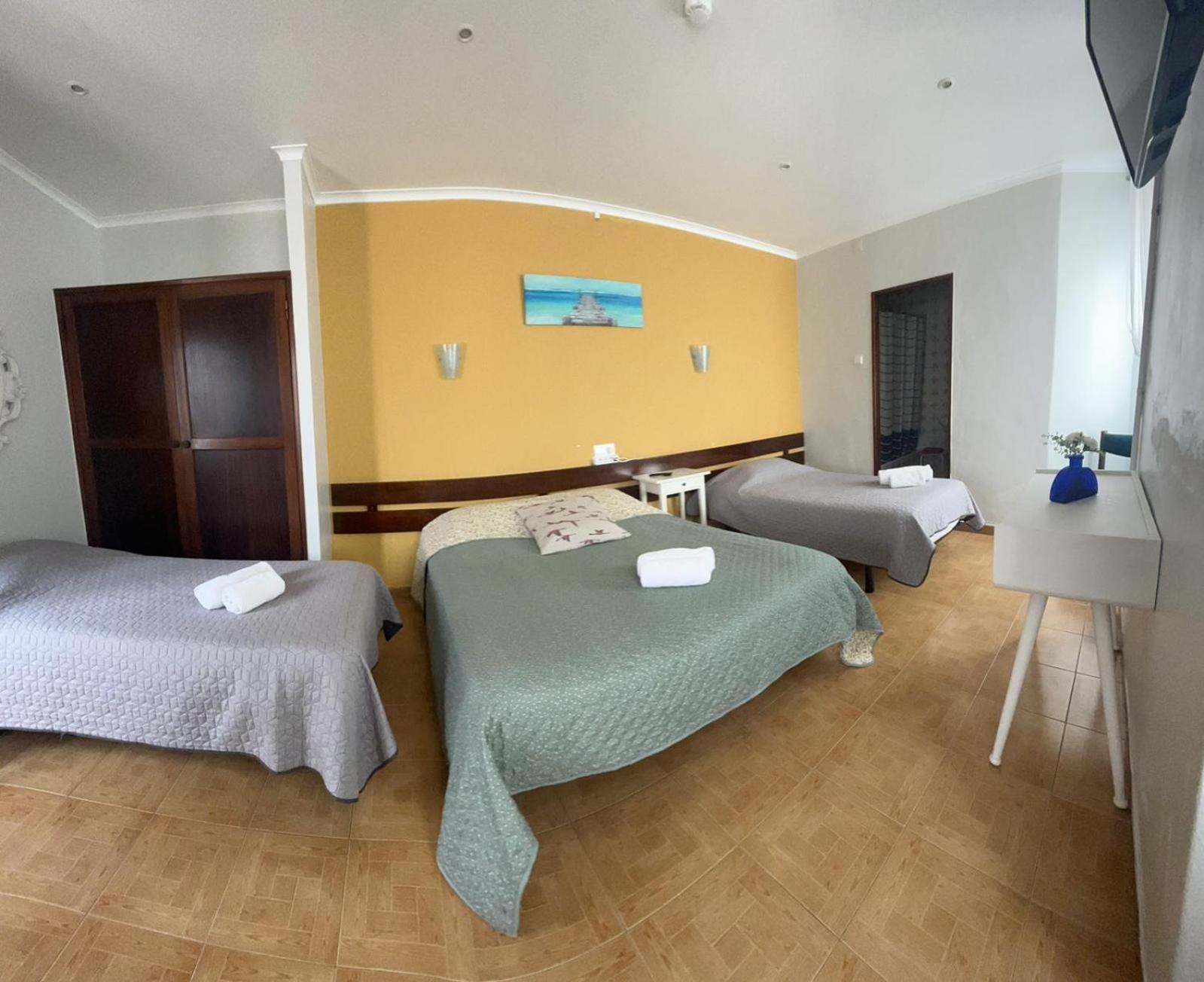 Hotel Residencia Aviz Peniche Esterno foto